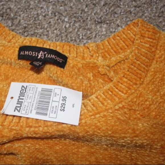 Sweater - Picture 4 of 4